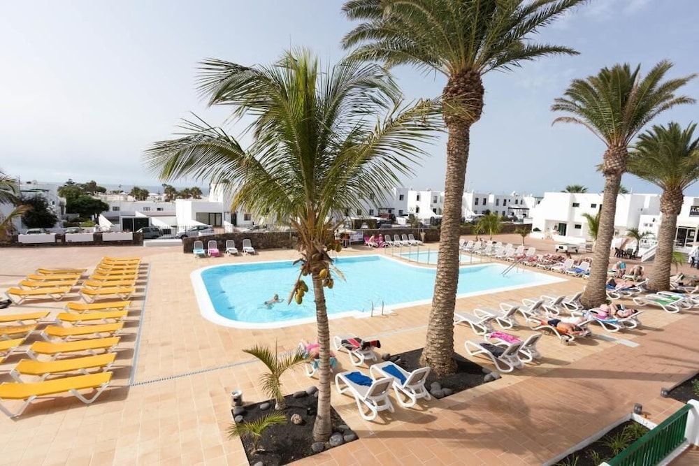 Apartamentos Acuario Sol — 4-Star Luxury Hotel in Puerto Del Carmen, Spain