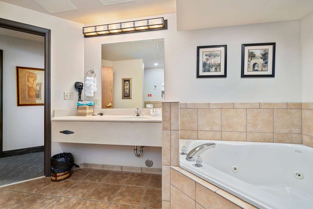 Ramada by Wyndham Sioux Falls Airport Waterpark & Event Ctr - photo 47