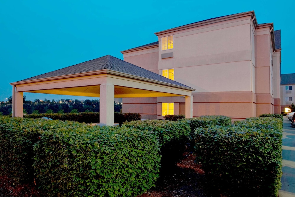 Sonesta Simply Suites Pittsburgh Airport - photo 28