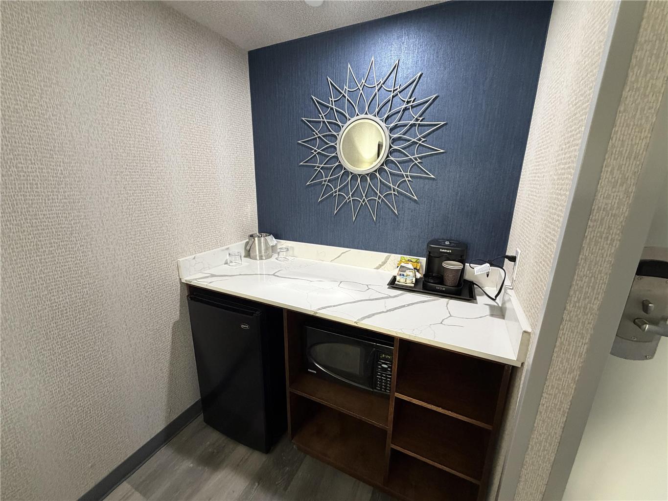 Best Western Plus Miamisburg Dayton Suites Banquets & Hotel - photo 12