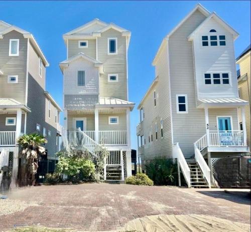 Skinny Mini Beachfront 3BR - last minute hotel in Unknown City