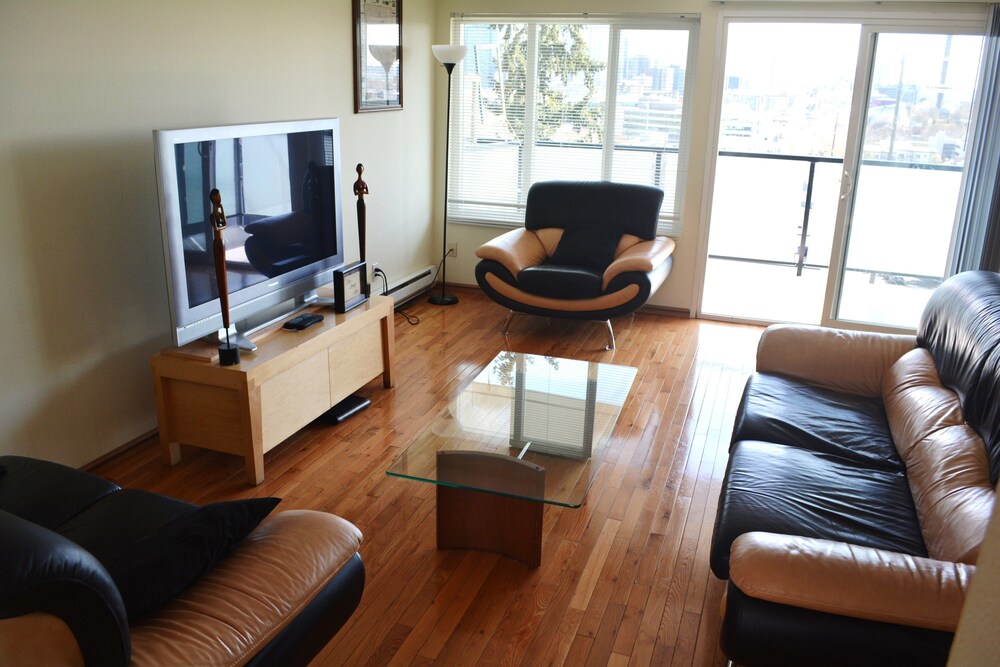 Sunny Westlake Suites by Metro - photo 51