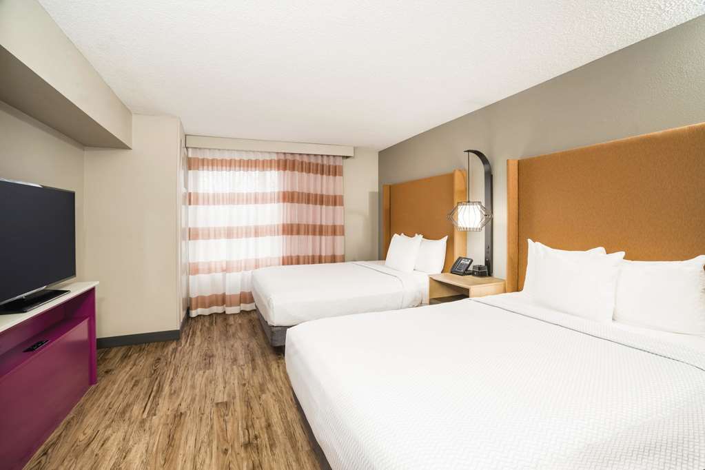 La Quinta Inn & Suites by Wyndham Chattanooga North Hixson - photo 28