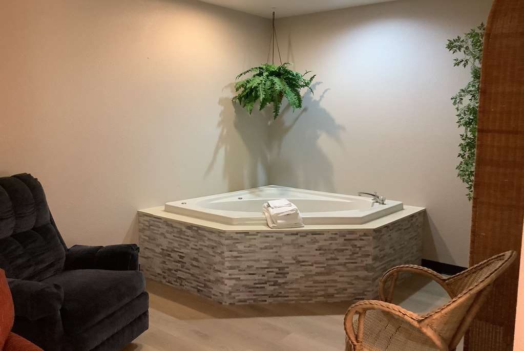 Days Inn by Wyndham Kingdom City - photo 25