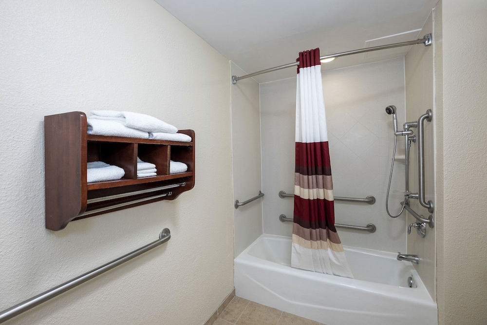 Red Roof Inn Meriden - photo 20