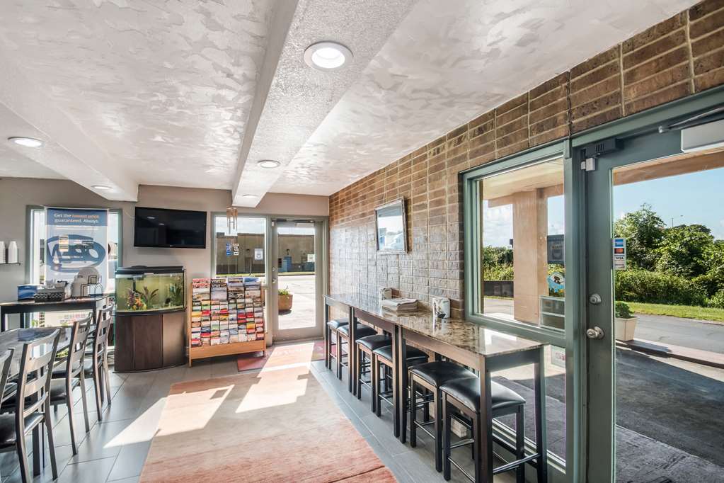 Econo Lodge Kearney Liberty - photo 3