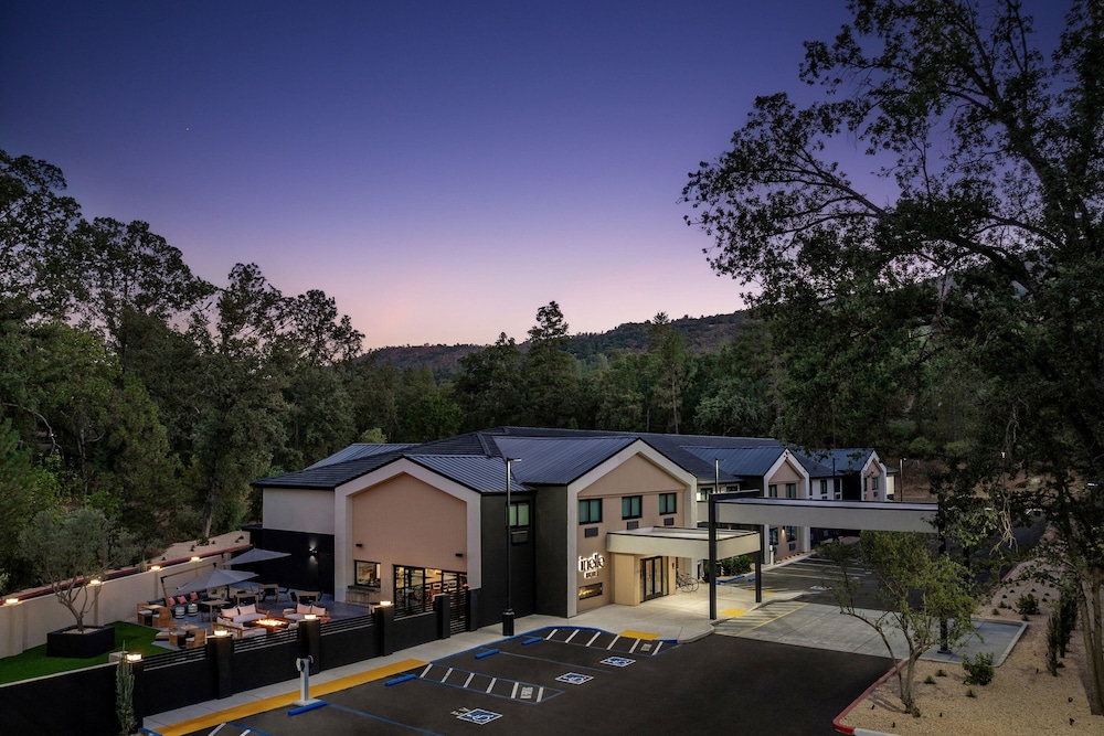 The Inelle Oakhurst Yosemite in Oakhurst, United States