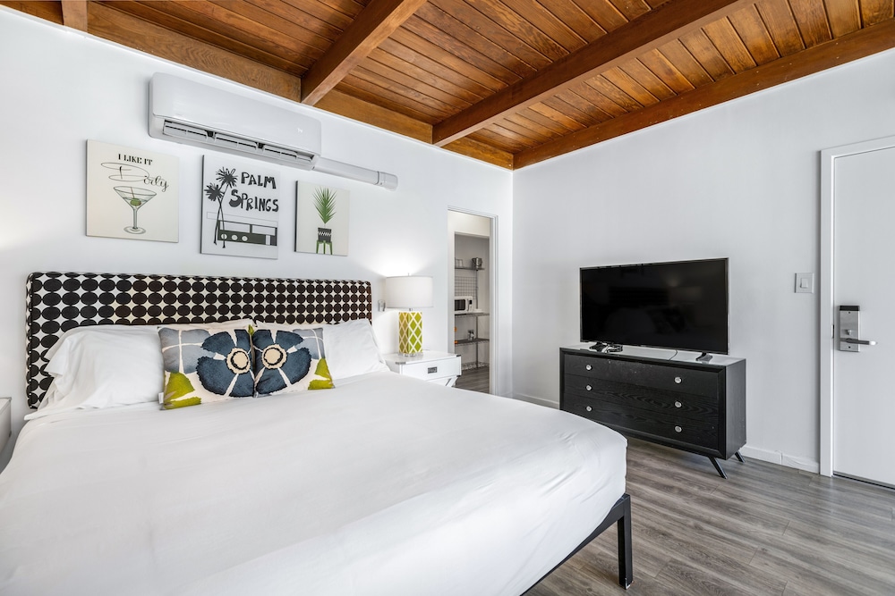 The Three Fifty Hotel - photo 19