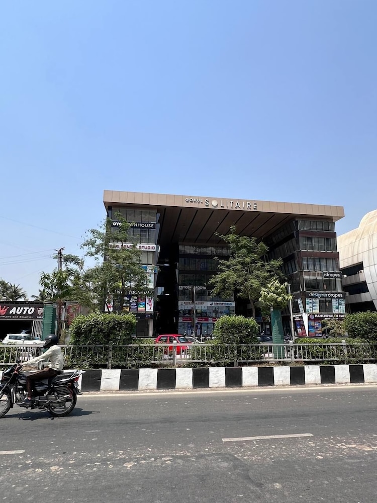 Hotel Gokul Solitaire Surat — Surat