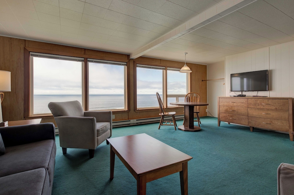 Ester Lee Oceanview Inn - photo 73