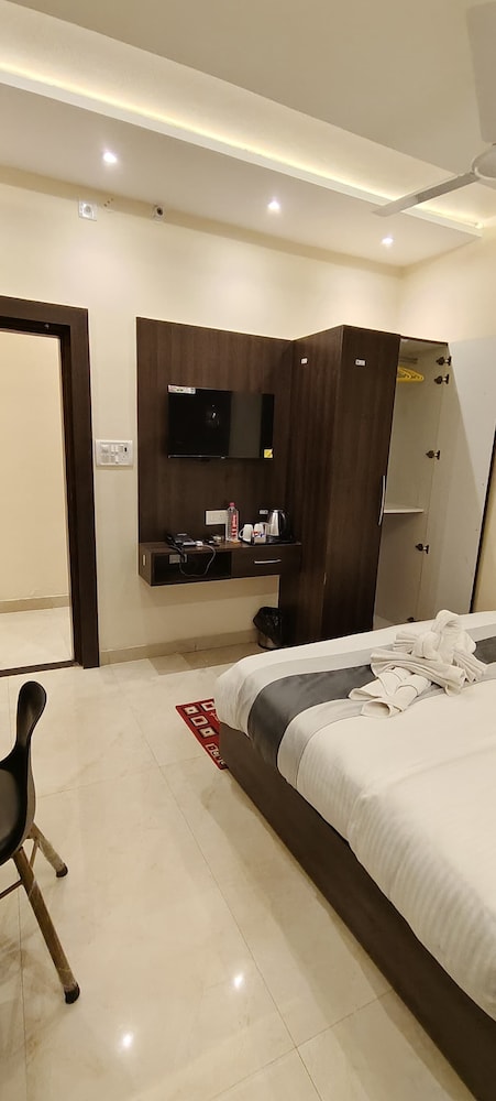 Moonvilla Banquet And Hotels in Phulpur, India