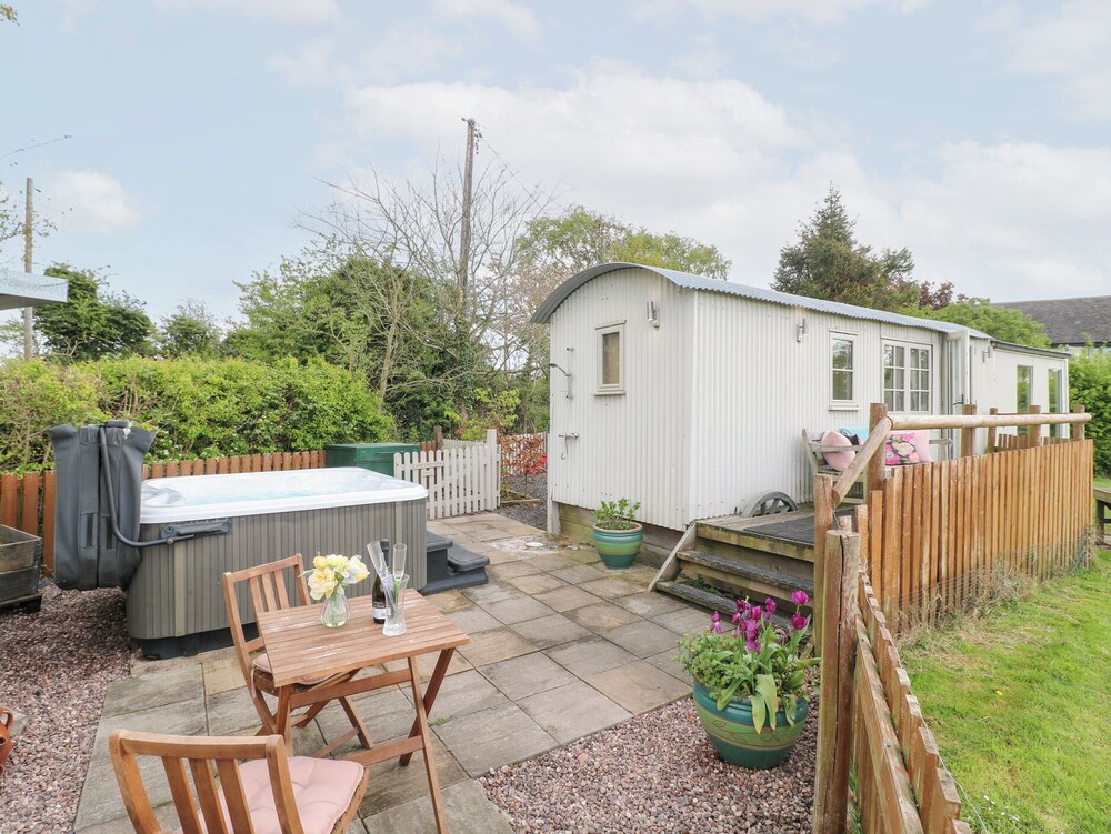 Shepherds Hut - last minute hotel in Rugeley