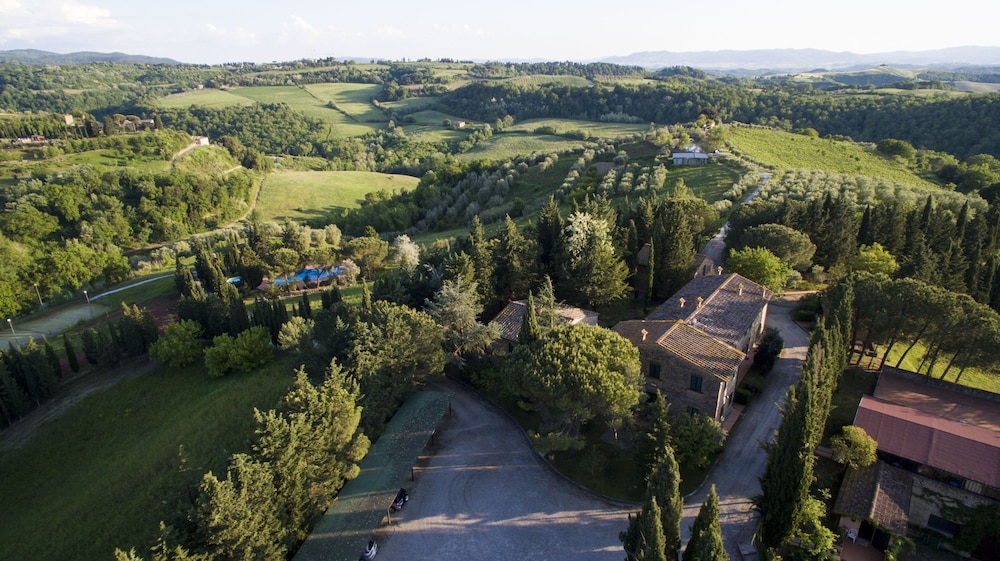 Borgo Il Poggio Agriturismo — 4-Star Luxury Hotel in Montaione, Italy