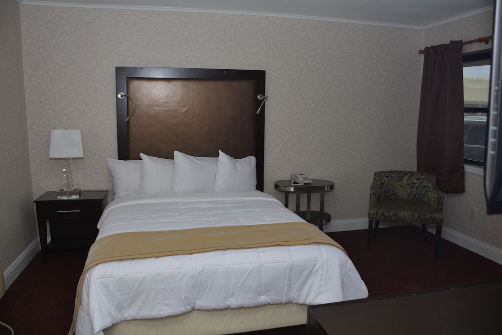 Atlantic Inn & Suites - photo 12