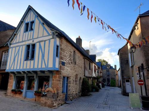 Duplex Dans Le Coeur Historique De Guerande — Guerande