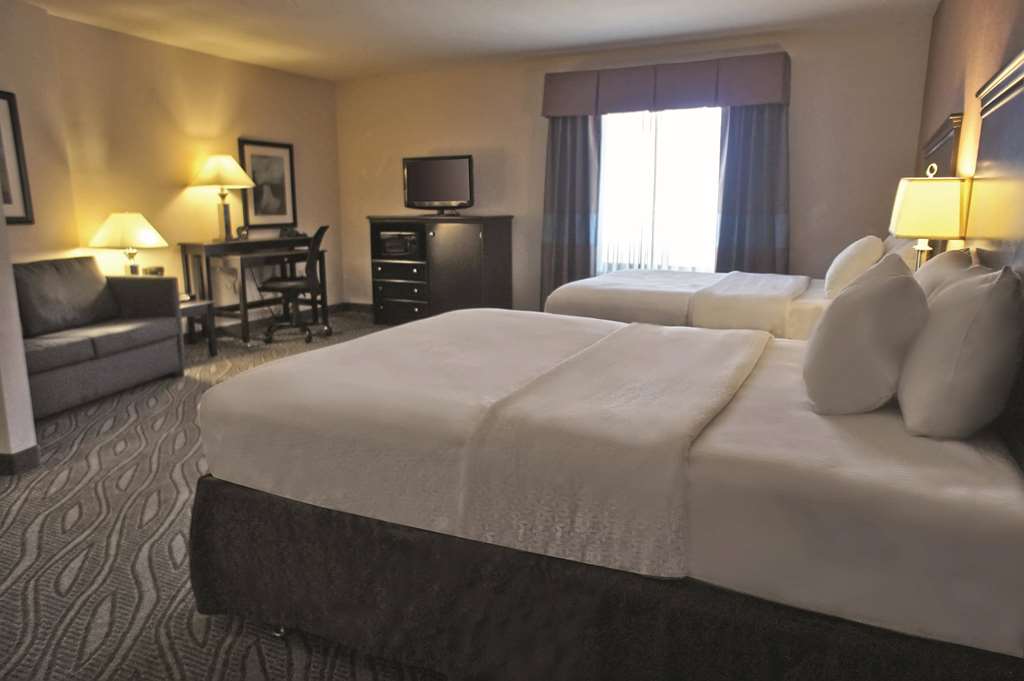 La Quinta Inn & Suites by Wyndham Edmond - photo 19