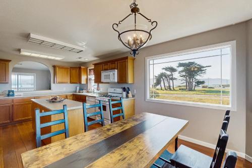 Crescent City Beach House — 4-Star Luxury Hotel in Crescent, United States