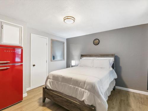 Charming Retro Property #3