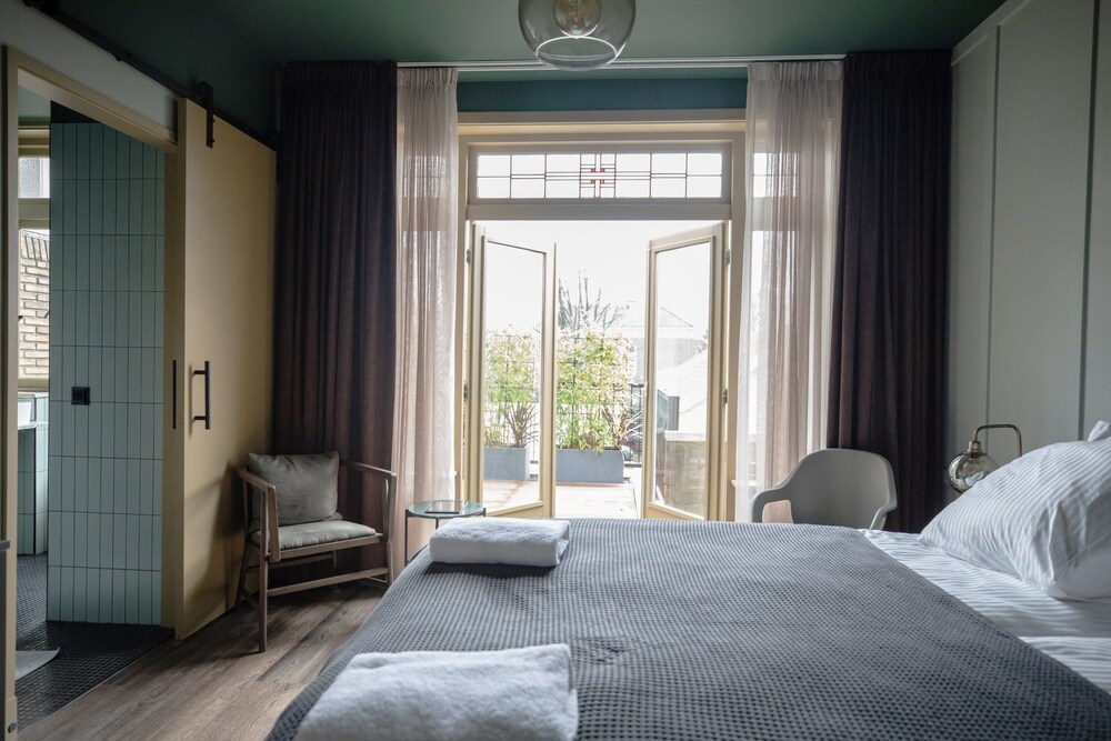 Mr. Lewis — hotel in Overveen