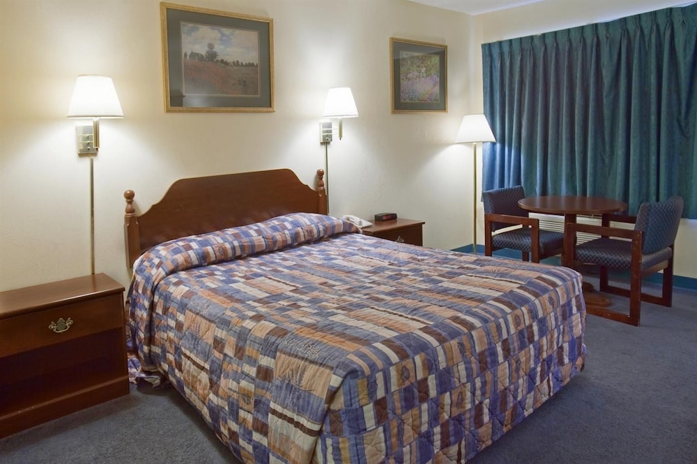 Americas Inn - photo 6