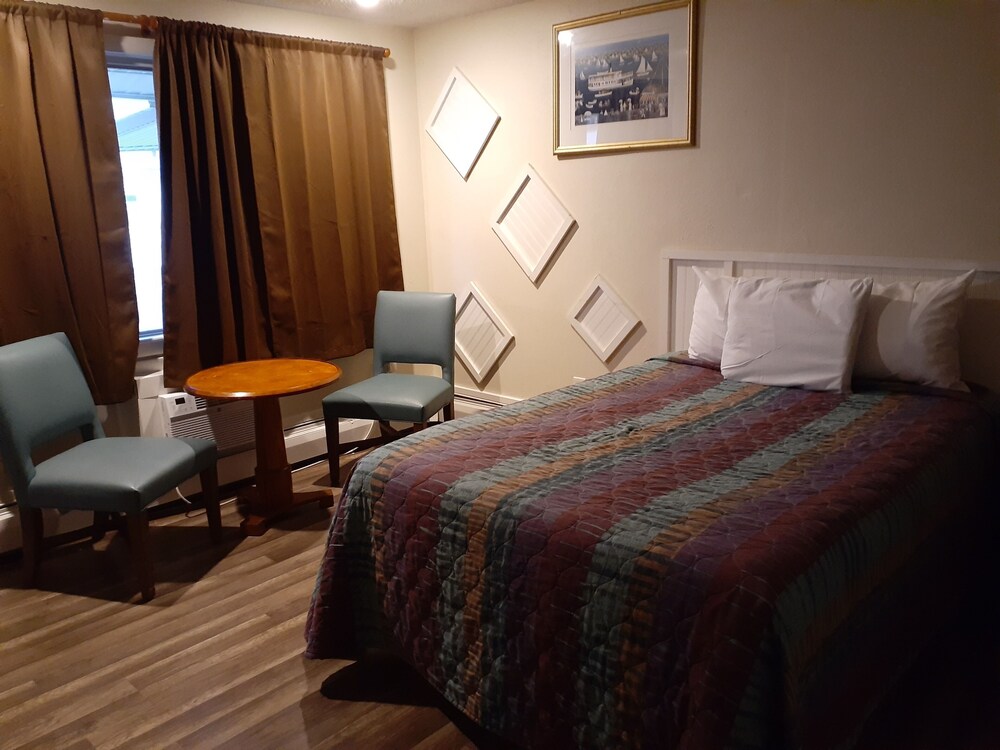 Town Line Motel - photo 46