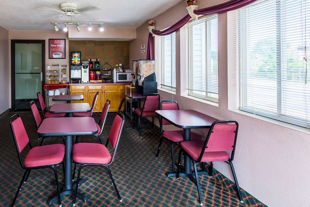 Econo Lodge Lincoln - photo 9