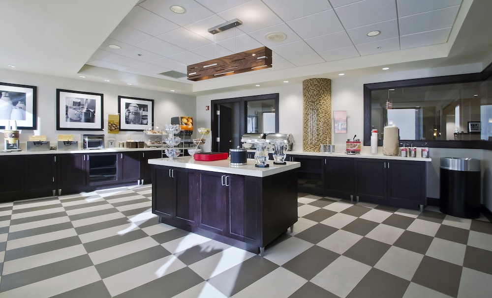 Hampton Inn & Suites Columbus Downtown - photo 52