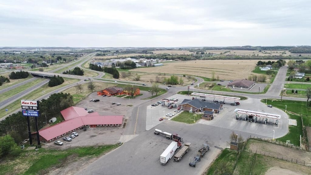 Bloomer Inn & Suites - photo 27