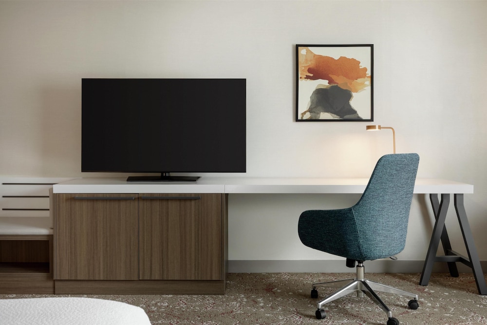 Hilton Garden Inn Riverhead - photo 18