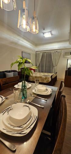 Laidback Cavern at Vinia Residences — 4-Star Luxury Hotel in Manila, Philippines