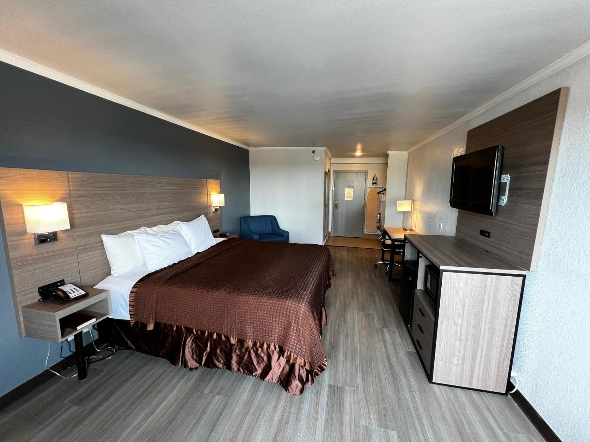Super 8 by Wyndham Fort Worth Entertainment District - photo 11