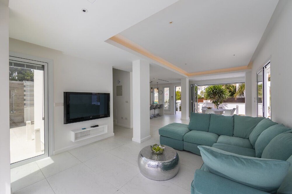 Sunset Family Villa w heated pool 1Min Walk to Beach