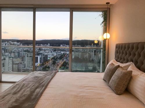 Suite Apartamento Espectacular Vista La Carolina ONE Quito — 4-Star Luxury Hotel in Quito, Ecuador