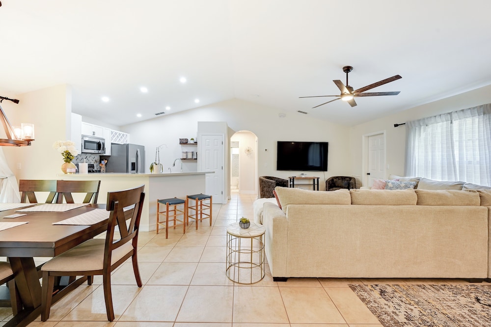 Pet Friendly Naples Vacation Rental with Fire Pit — 4-Star Luxury Hotel in Naples, United States