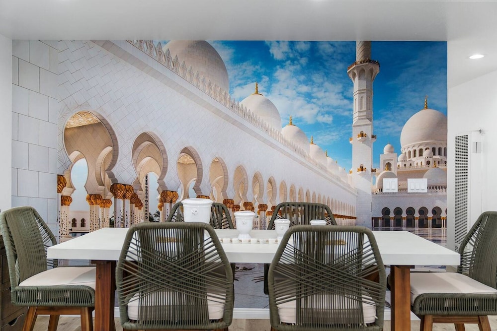 Casa Lanzit 35 Percent Off All March — 4-Star Luxury Hotel in Los Angeles, United States