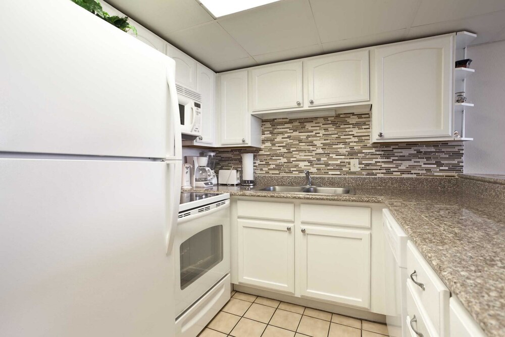 Bahia Mar Solare Tower 6th floor Oceanview Condo 3bd 3ba w Pools - photo 22
