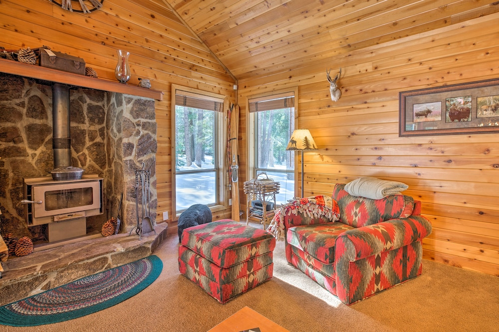 Cabin Less Than 2 Mi to Tahoe Donner Downhill Ski Resort - photo 3