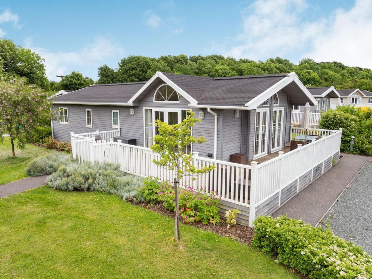Acacia Lodge — 4-Star Luxury Hotel in Derby, United Kingdom