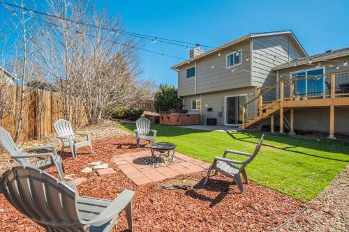Iron View Hot Tub Fire Pit & Breathtaking Views in Colorado Springs, United States
