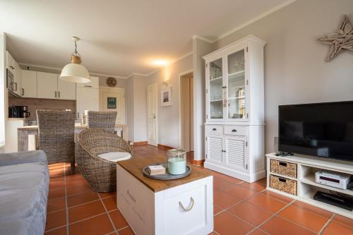 Feriendorf Rugana Komfortplus Appartement mit 1 Schlafzimmer und Terrasse A07 — 4-Star Luxury Hotel in Dranske, Germany
