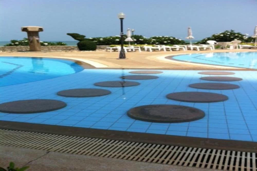 Beach Holiday — 4-Star Luxury Hotel in Cha-Am, Thailand