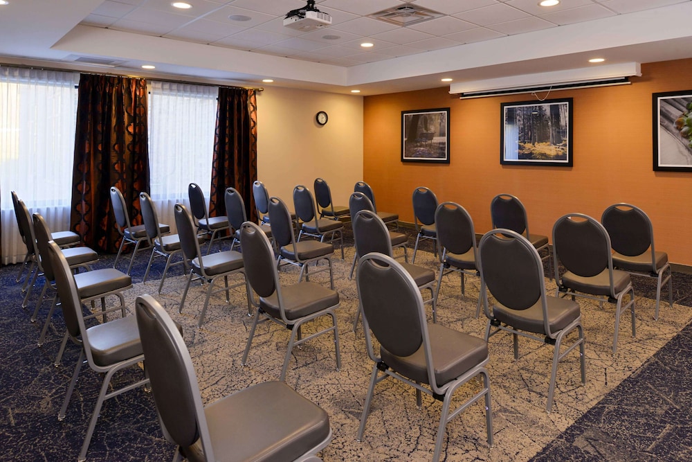 Hampton Inn & Suites Albany East Greenbush - photo 31