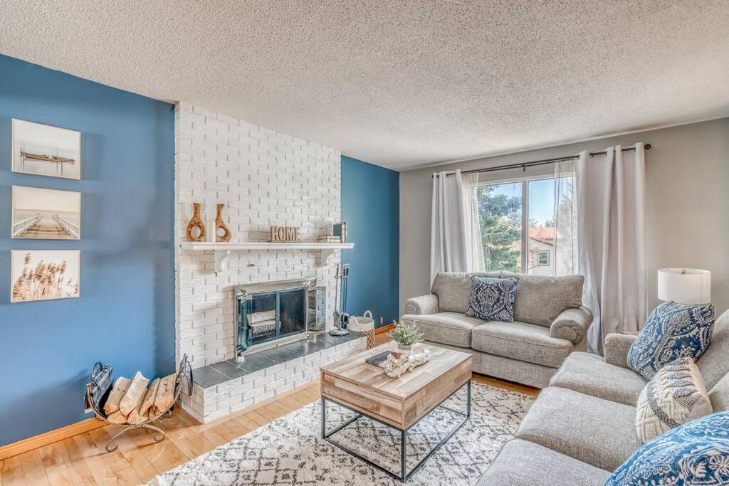 Boho Retreat w King Bed on Bow River Pathway in Calgary, Canada