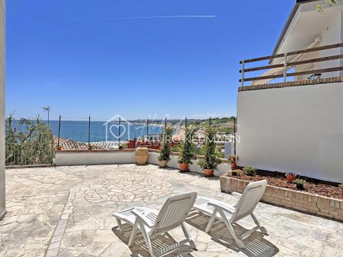 214 Villa Anna Appartamento Trilocale A Numana Al Piano Terra Con Vista Mare Strepitosa Spiaggia White Beach Club Omaggio Dal Lun Al Ven Fino Al 02 08 — 4-Star Luxury Hotel in Numana, Italy