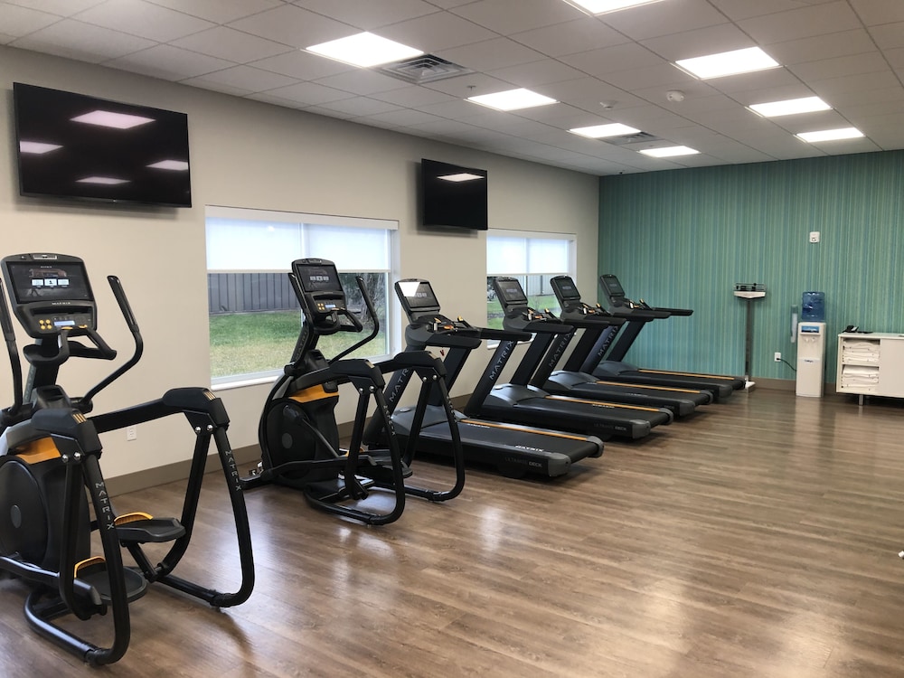 Holiday Inn Express & Suites Madison West Middleton - photo 38