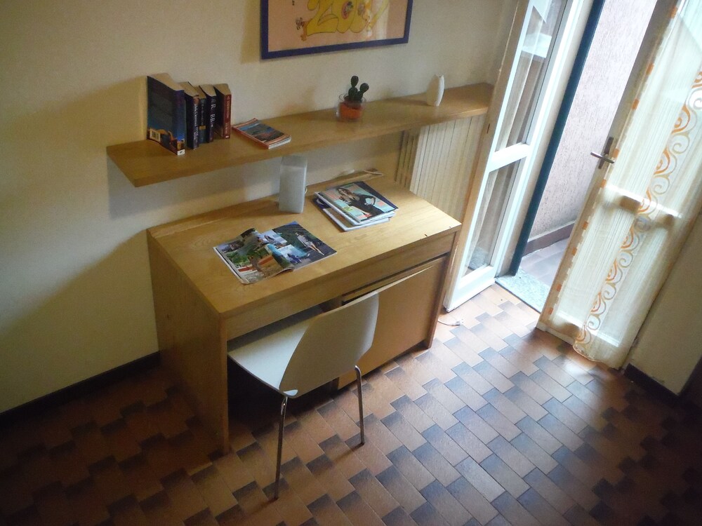 Flat Fiumelatte Terrace lake view in Varenna, Italy