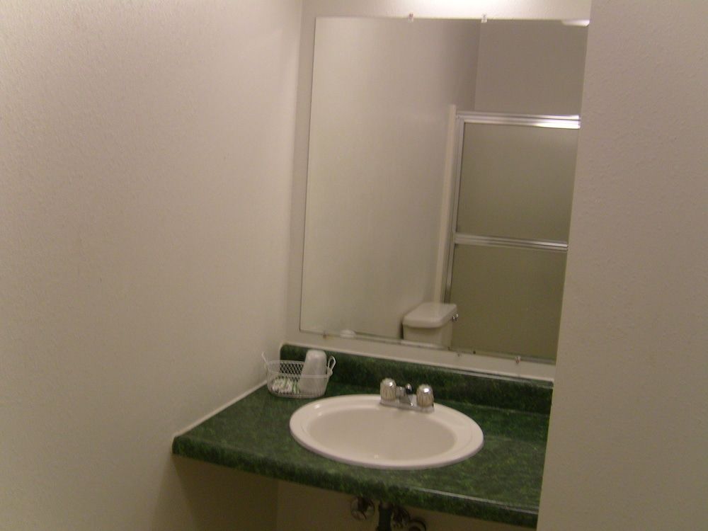 Cascade City Center Motel - photo 4