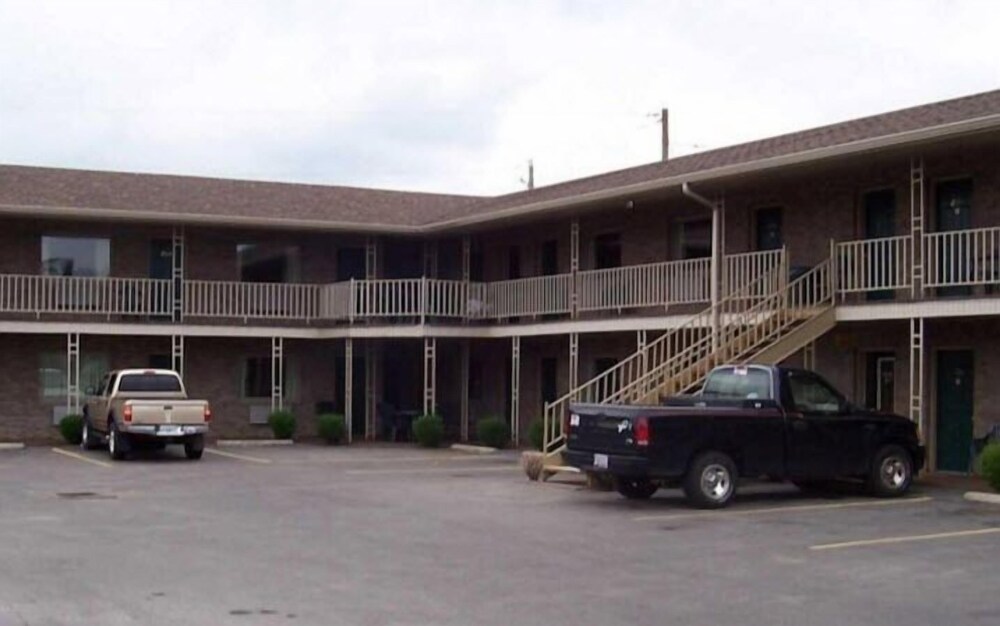 Hometown Inn - last minute hotel in Morganfield