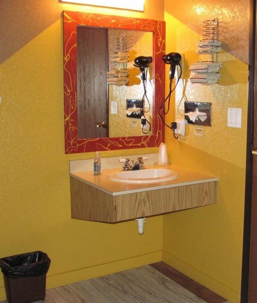 Earth Inn Motel - photo 24