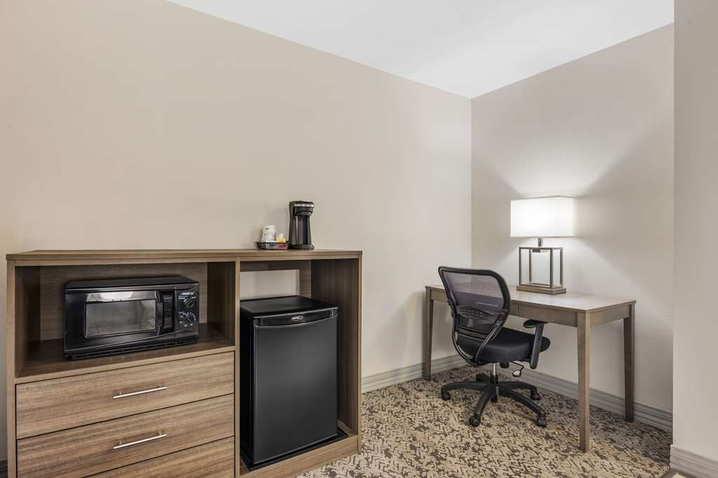 Best Western Plus Grand Manor Inn - photo 18